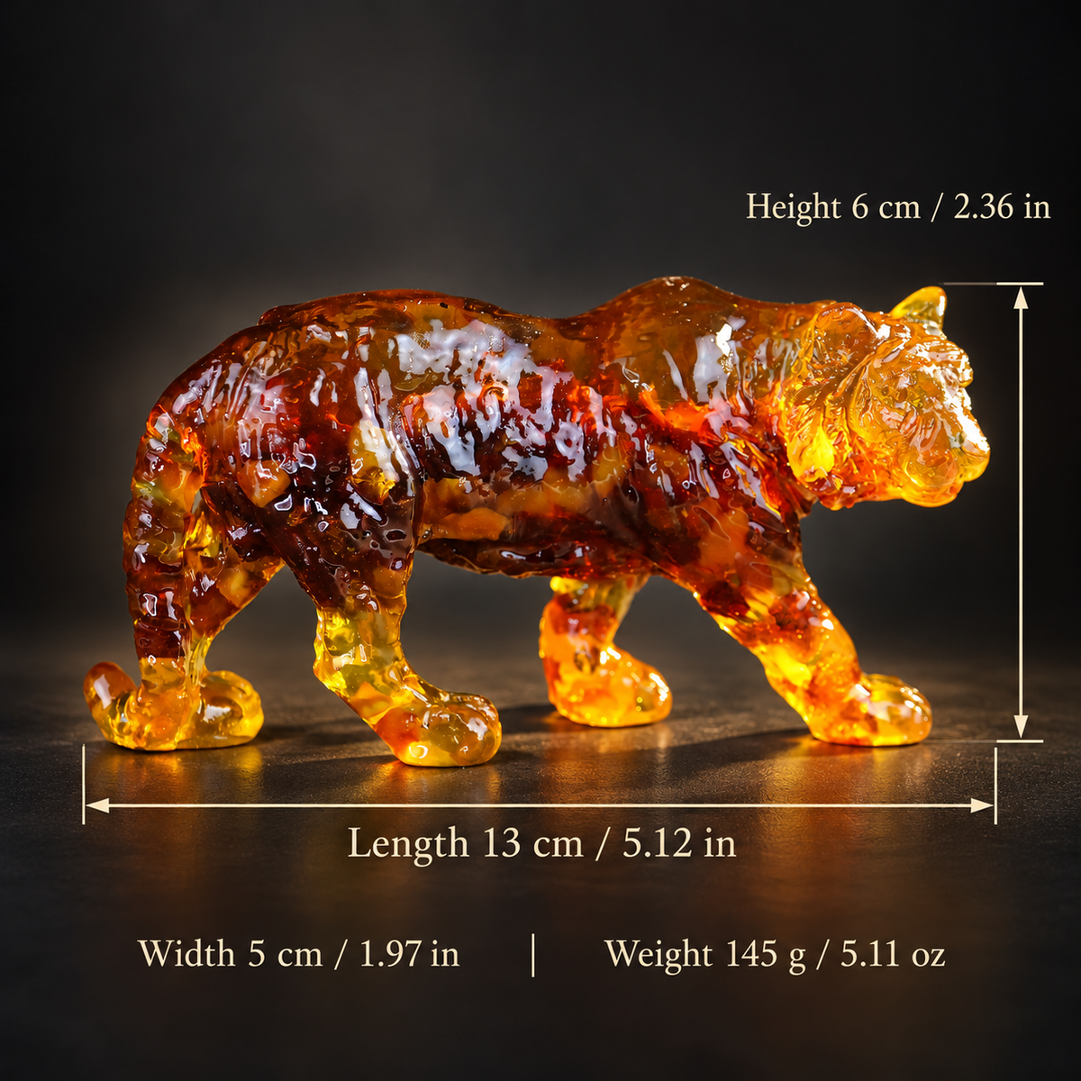 KIZIMA amber tiger size guide: 13 cm long, 5 cm wide, 6 cm high (5.12 x 1.97 x 2.36 in); weight 145 g (5.11 oz).