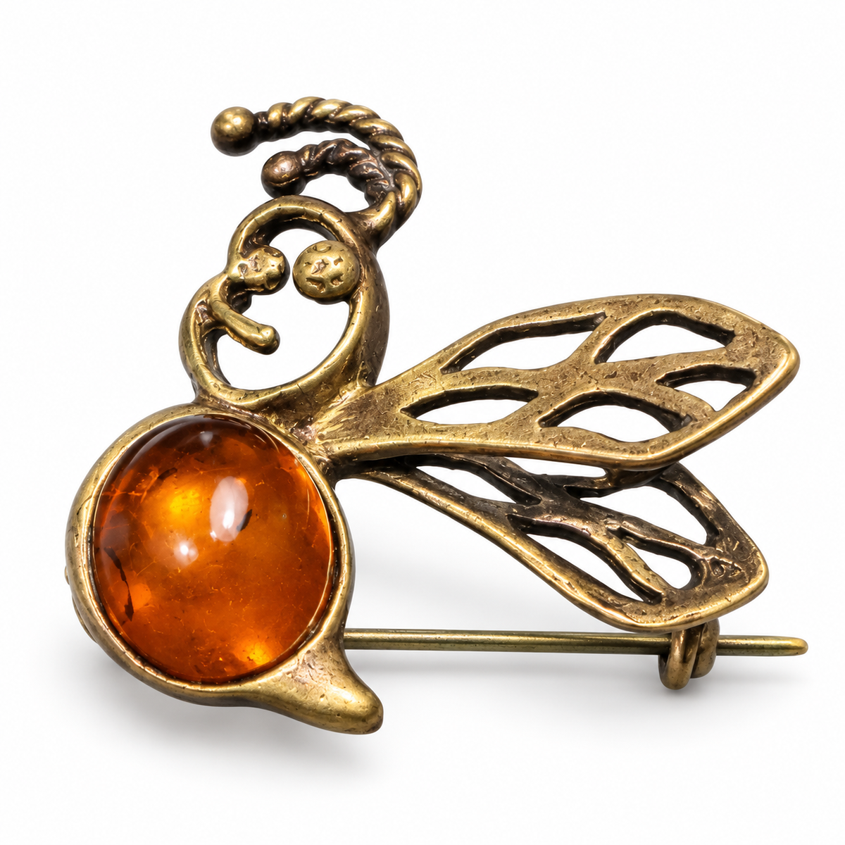 KIZIMA Baltic amber bee brooch 20-313Q4-3-3-1, white background detail