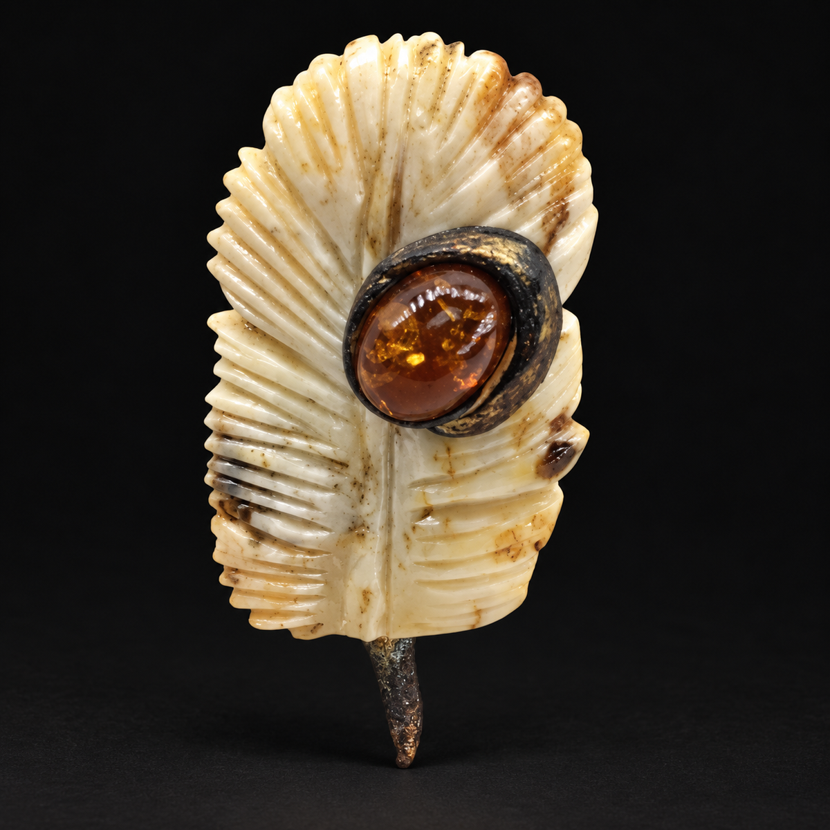 KIZIMA amber brooch 20E2500q5.61, on a black background.