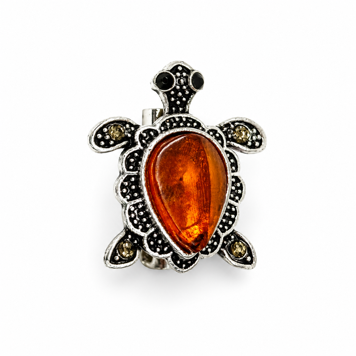 KIZIMA Baltic amber brooch 20N0180-8 on white studio background.