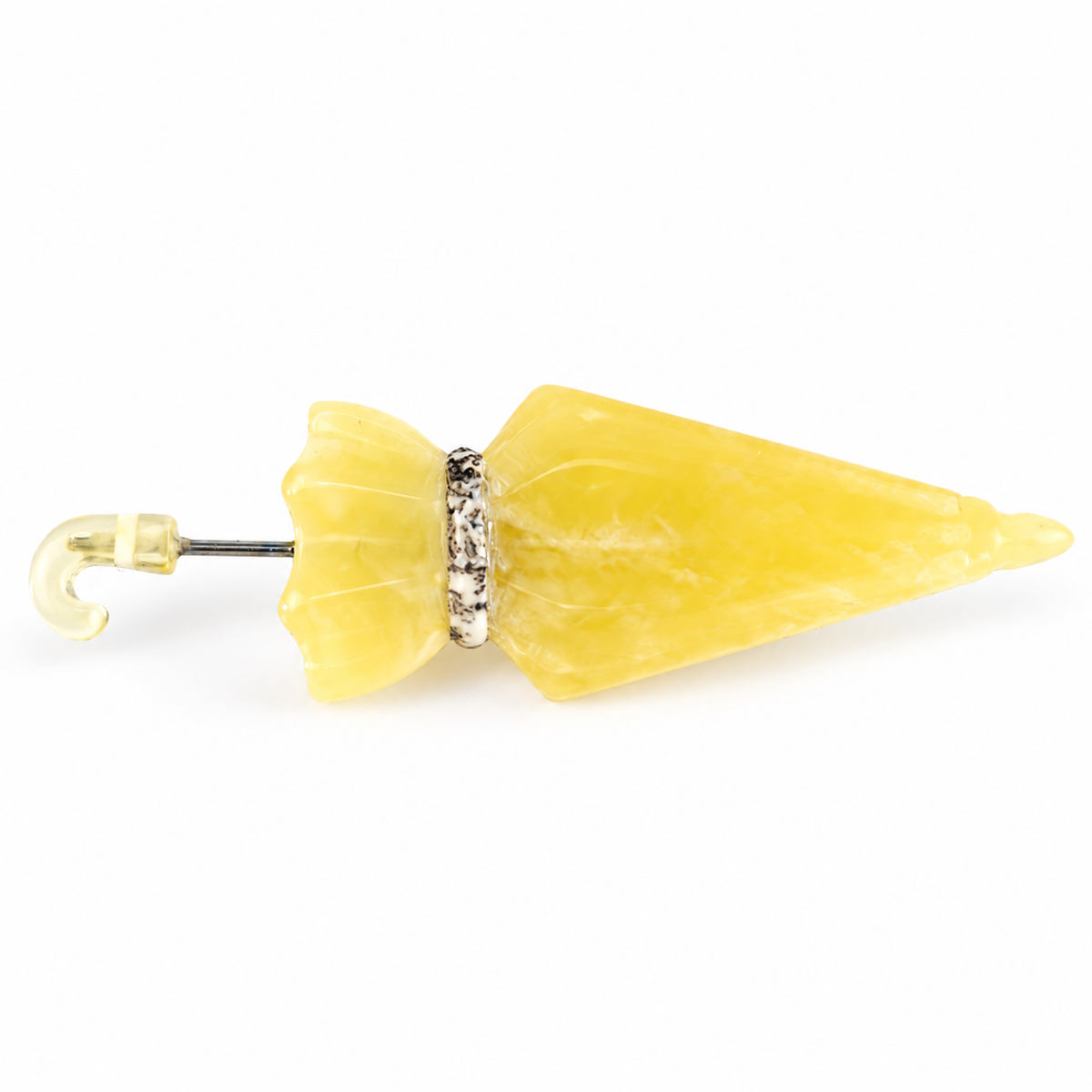 KIZIMA amber brooch 20S0846q2.82, on a white background.