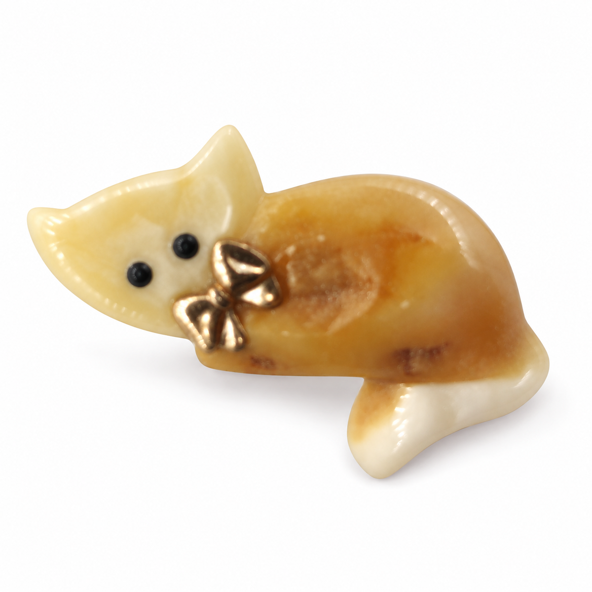 KIZIMA amber brooch 20S1245q4.15, on a white background.