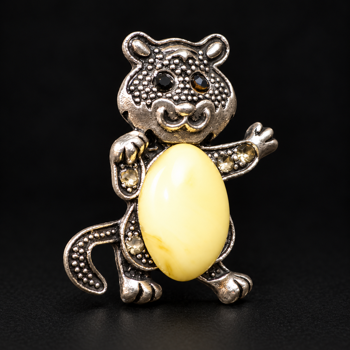 KIZIMA Baltic amber cat brooch 20-212Q6-3-2-1, premium black studio