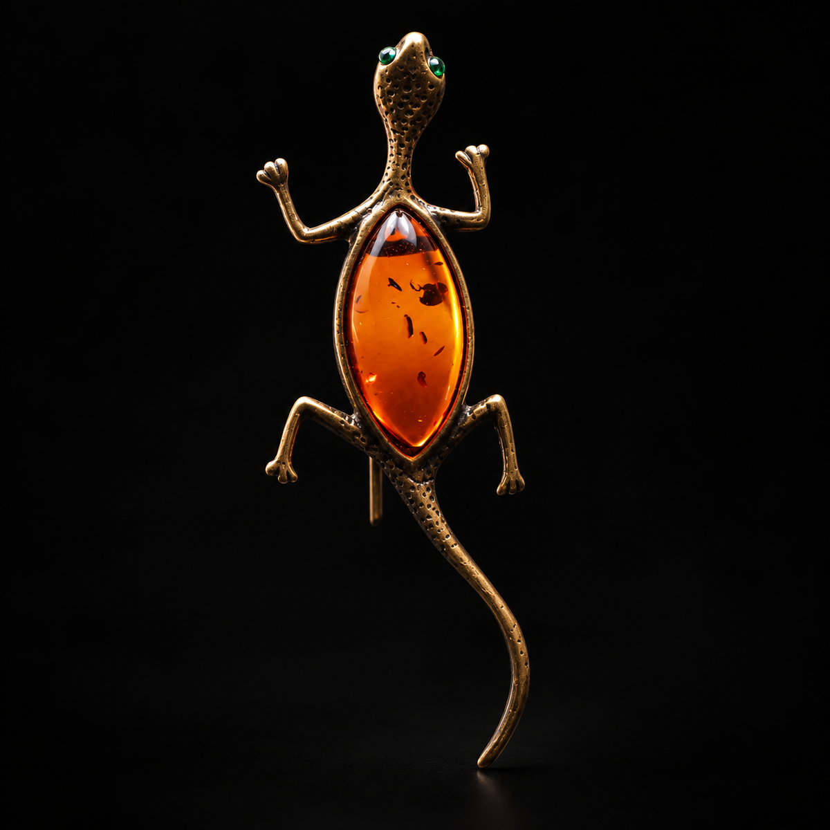 KIZIMA Baltic amber lizard brooch 20-204Q4-5-1-1, premium black studio photograph