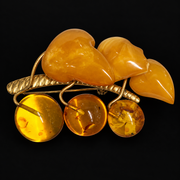 KIZIMA vintage butterscotch amber leaves and honey berries brooch 20Broochgold-2, black studio background.