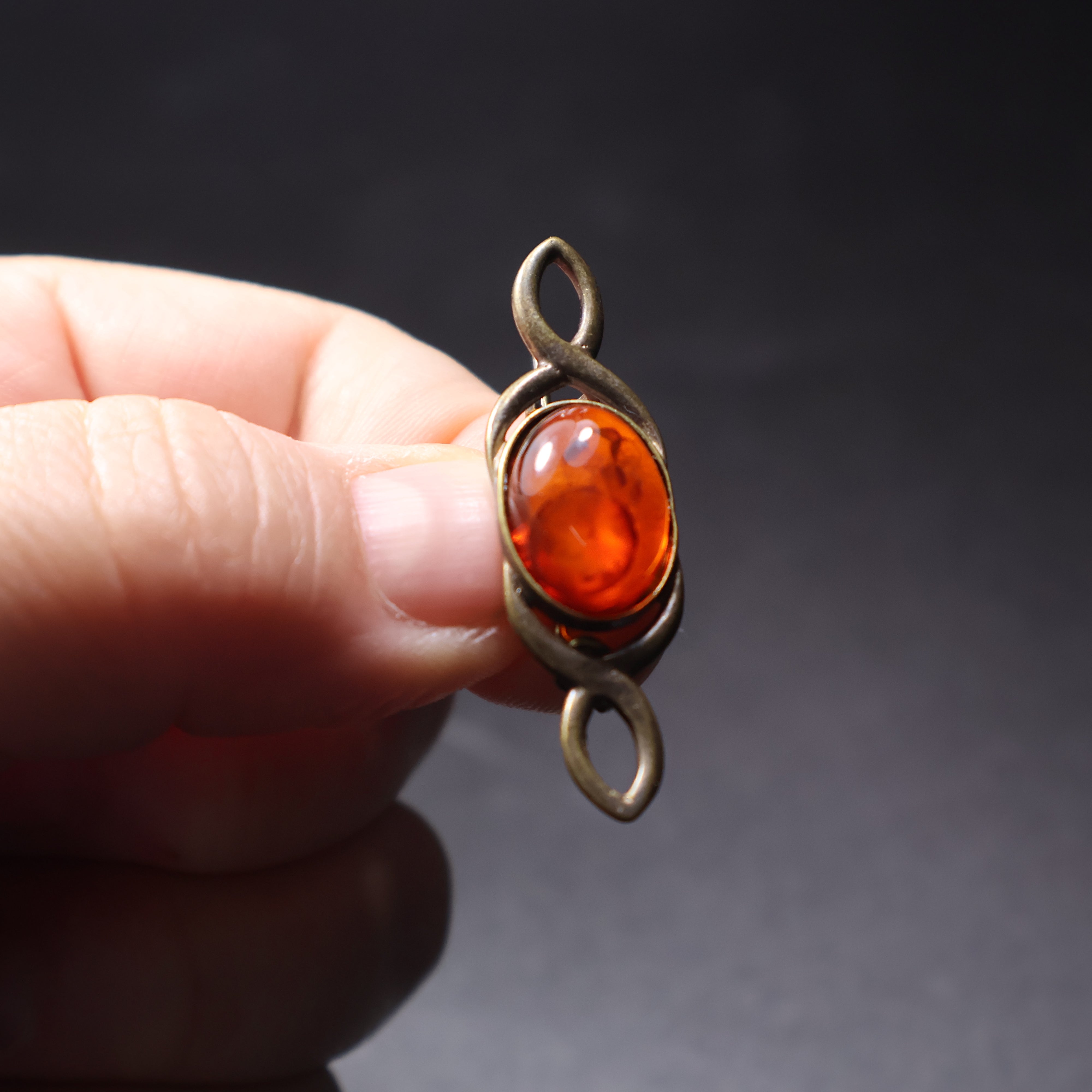 Baltic amber bar brooch scale reference photo