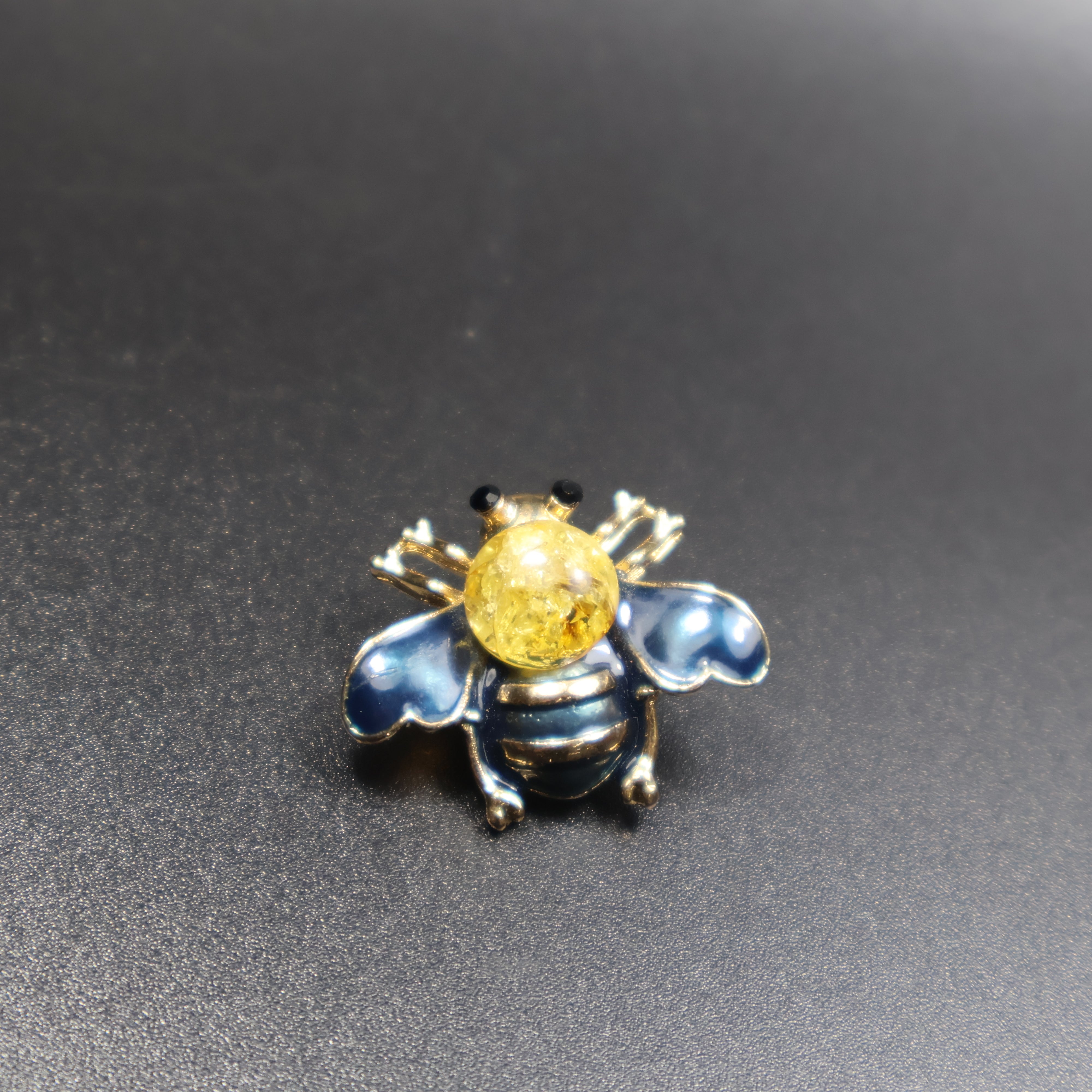 Natural Baltic amber bee brooch yellow variant detail