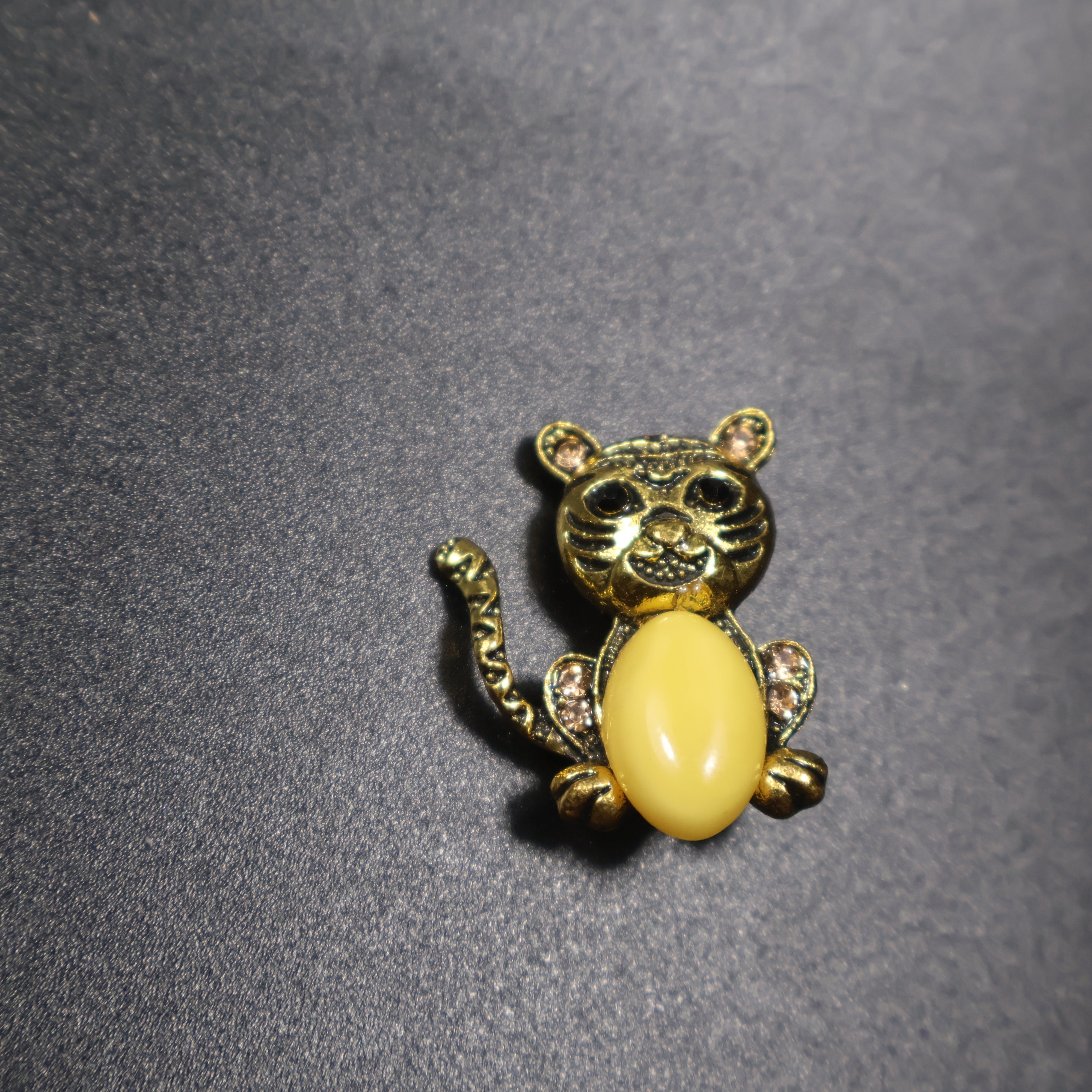 Made in USA genuine natural Baltic amber cat brooch gold tail up by KIZIMA