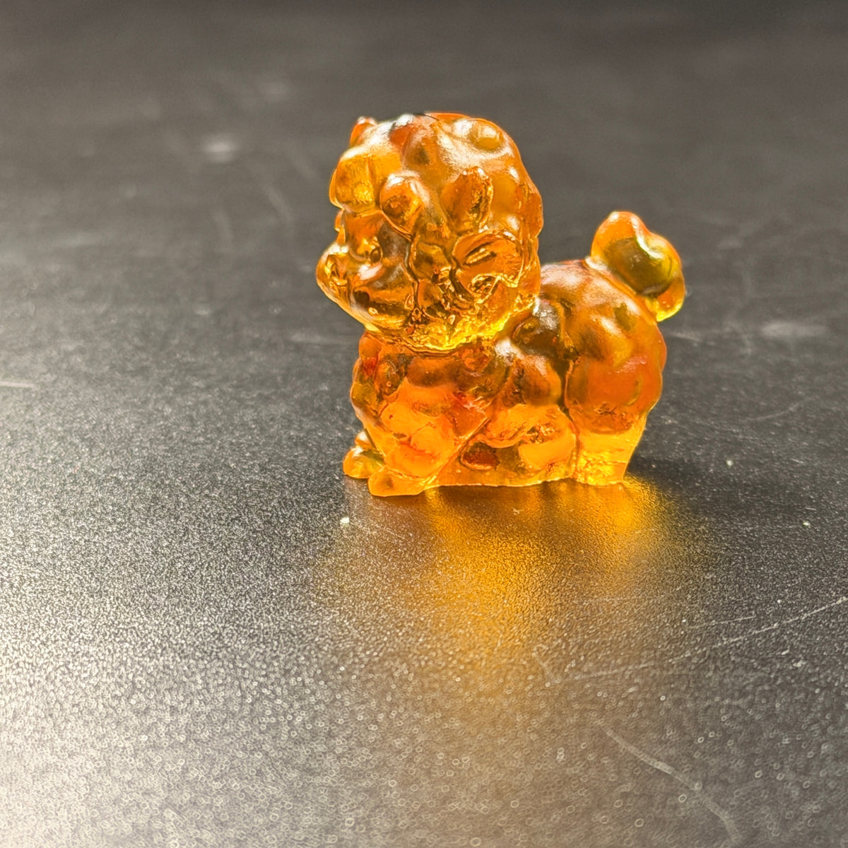 Side view of the natural Baltic amber sheep figurine with round tail, 3 cm handmade Christmas collectible by KIZIMA® Brooklyn