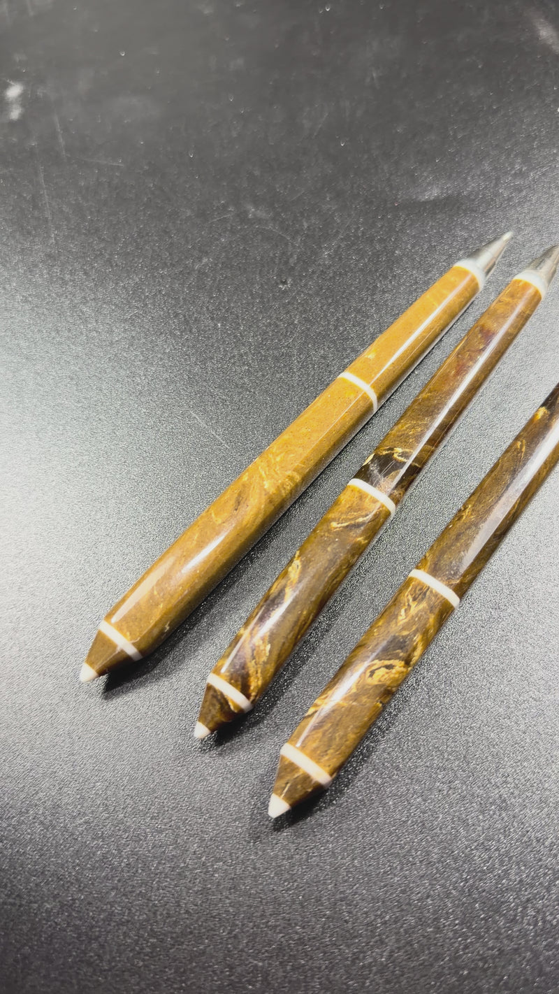 Video of the Made in USA Natural Baltic Amber luxury pen in cognac amber by KIZIMA® — gift for a boss